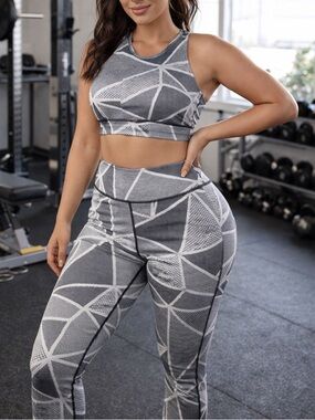 Matching Workout Set Neutral Geometric Leggings & Sports Bra - Size L